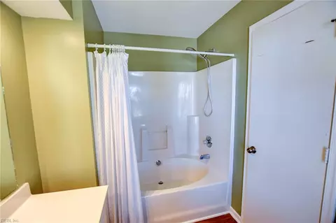 Bath - 1408 Shortleaf Ln, Chesapeake, VA 23320 photo 8 of 9