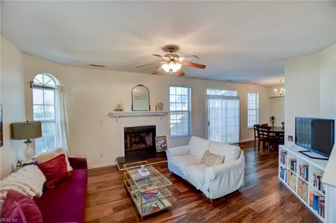 Living - 1408 Shortleaf Ln, Chesapeake, VA 23320 photo 2 of 2