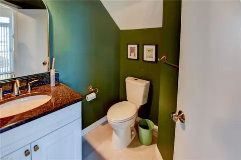 Bath - 1408 Shortleaf Ln, Chesapeake, VA 23320 photo 2 of 9
