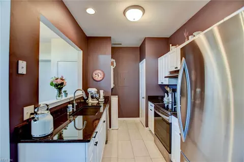 Kitchen - 1408 Shortleaf Ln, Chesapeake, VA 23320 photo 4 of 5