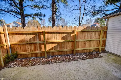 Exterior - 1408 Shortleaf Ln, Chesapeake, VA 23320 photo 3 of 4