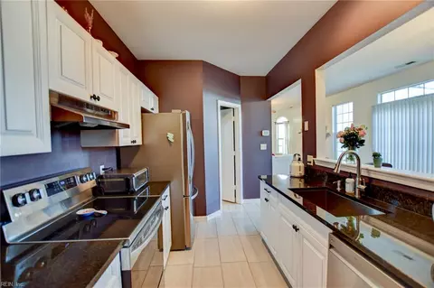 Kitchen - 1408 Shortleaf Ln, Chesapeake, VA 23320 photo 5 of 5
