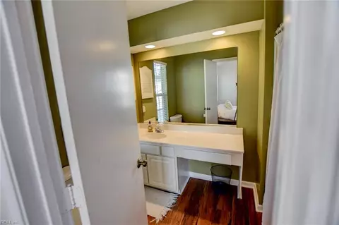 Bath - 1408 Shortleaf Ln, Chesapeake, VA 23320 photo 6 of 9