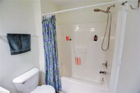 Bath - 1408 Shortleaf Ln, Chesapeake, VA 23320 photo 4 of 9