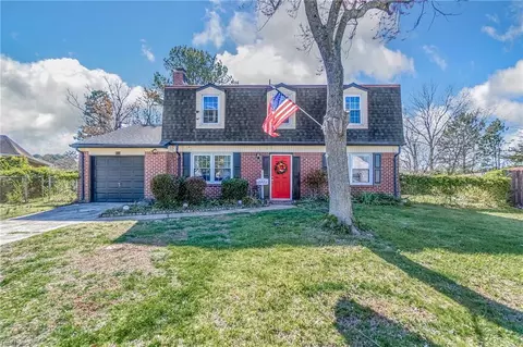 621 Fox Hollow Ln, Virginia Beach, VA 23452