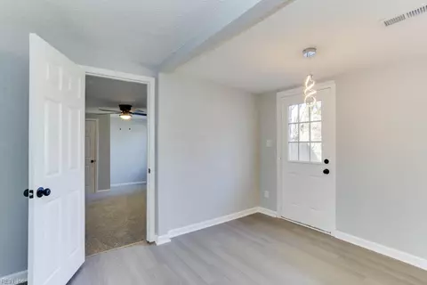 Entry Way - 506 Marion Rd, Hampton, VA 23663 photo 4 of 5