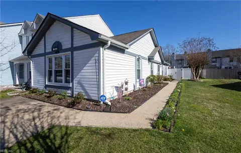 4639 Stonebridge Ln, Virginia Beach, VA 23462