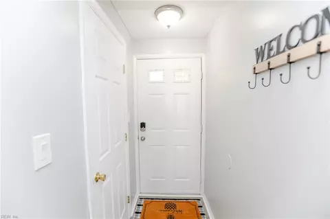 Entry Way - 1316 Vanasse Ct, Hampton, VA 23666 photo 5 of 5
