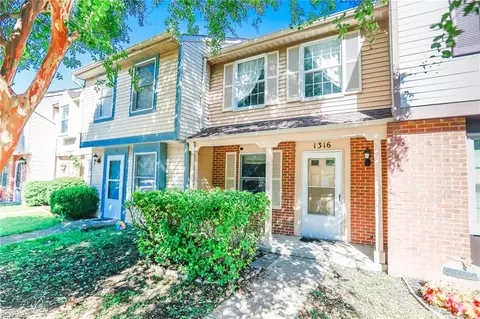 1316 Vanasse Ct, Hampton, VA 23666