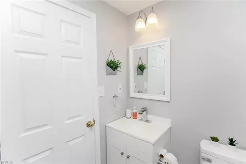 Bath - 1316 Vanasse Ct, Hampton, VA 23666 photo 3 of 3