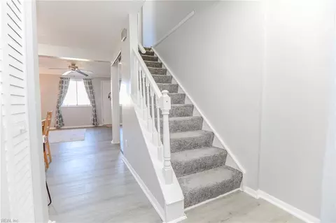 Entry Way - 1316 Vanasse Ct, Hampton, VA 23666 photo 3 of 5