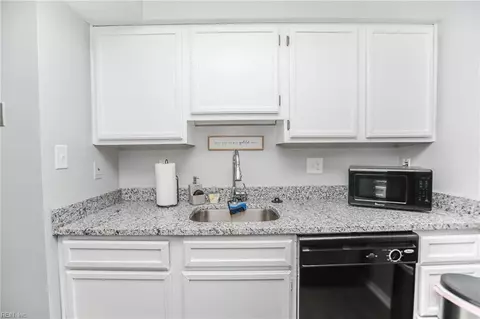 Kitchen - 1316 Vanasse Ct, Hampton, VA 23666 photo 4 of 4