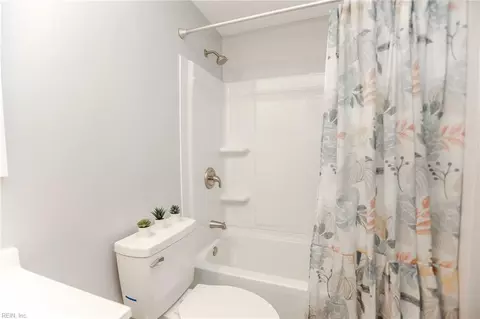Bath - 1316 Vanasse Ct, Hampton, VA 23666 photo 2 of 3