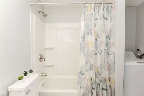 Bath - 1316 Vanasse Ct, Hampton, VA 23666 photo 1 of 3