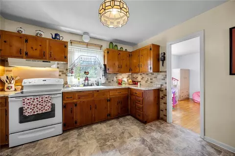 144 Glenwood Rd, Hampton, VA 23669 photo 5