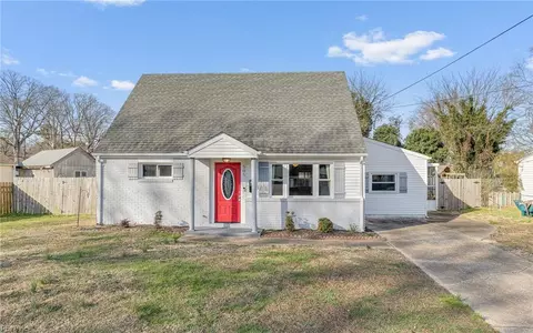 505 Oxgate Ln, Virginia Beach, VA 23462