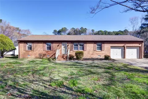 8 Crosby Cir, Poquoson, VA 23662