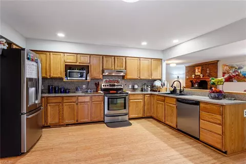 Kitchen - 3 Timothy Dell, Hampton, VA 23669 photo 3 of 3
