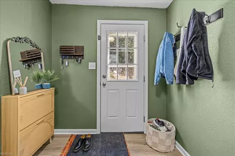 Entry Way - 2116 Silbert Rd, Norfolk, VA 23509 photo 1 of 9