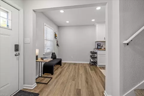 Entry Way - 2116 Silbert Rd, Norfolk, VA 23509 photo 3 of 9