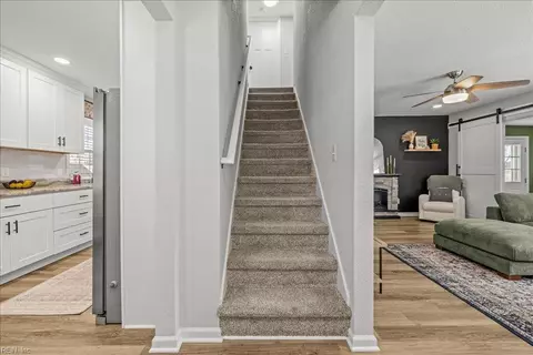 Entry Way - 2116 Silbert Rd, Norfolk, VA 23509 photo 7 of 9