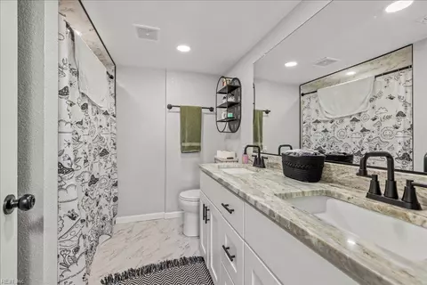 Bath - 2116 Silbert Rd, Norfolk, VA 23509 photo 2 of 2