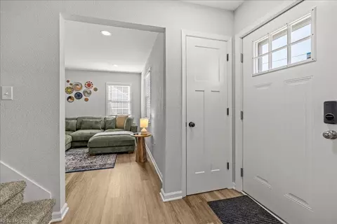 Entry Way - 2116 Silbert Rd, Norfolk, VA 23509 photo 2 of 9