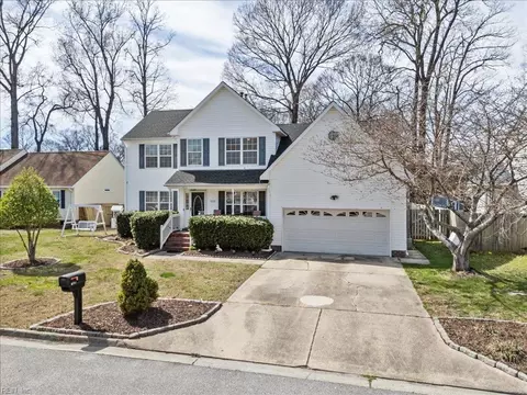 709 Sea Palling Ln, Chesapeake, VA 23323
