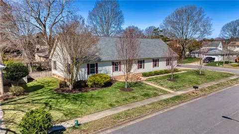 985 Commodore Dr, Virginia Beach, VA 23454