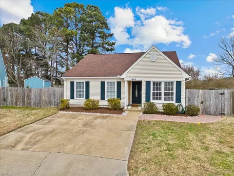 805 Avatar Dr, Virginia Beach, VA 23454