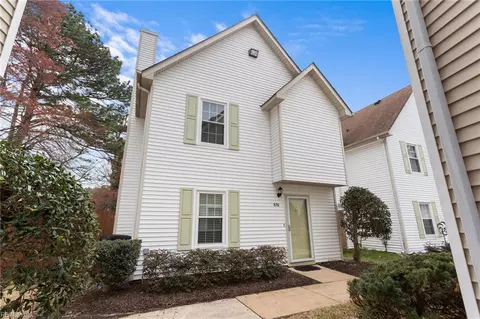 876 Gas Light Ln, Virginia Beach, VA 23462