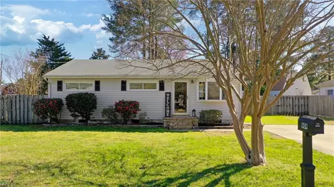 909 Wadena Rd, Chesapeake, VA 23320