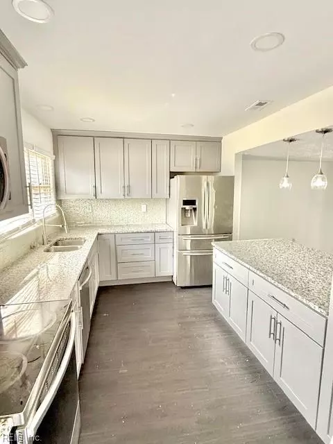 5500 New Colony Dr, Virginia Beach, VA 23464