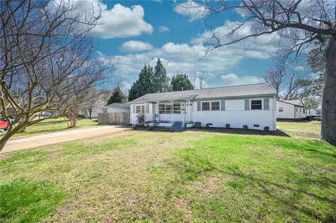 5513 Sunnywood Dr, Virginia Beach, VA 23455