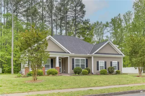 4822 Lake Shore Dr, Chesapeake, VA 23321