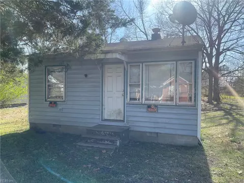 400 Thomas St, Franklin, VA 23851