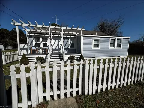 636 Hemlock Ave, Hampton, VA 23661