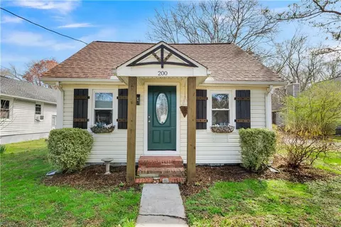 200 Parker Ln, Seaford, VA 23696