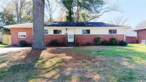 3725 Beacon Ln, Virginia Beach, VA 23452