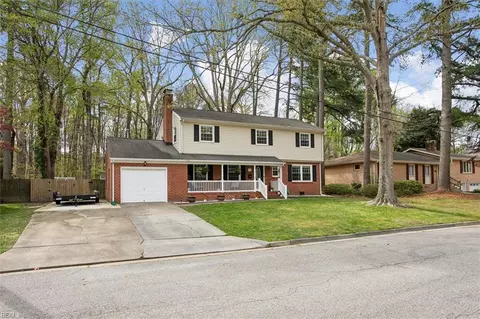 72 Sweetbriar Dr, Newport News, VA 23606
