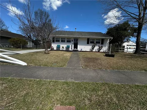 2404 Lofurno Rd, Chesapeake, VA 23323