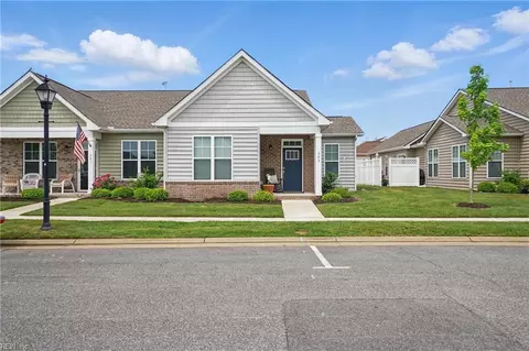 303 Cathedral St, Smithfield, VA 23430