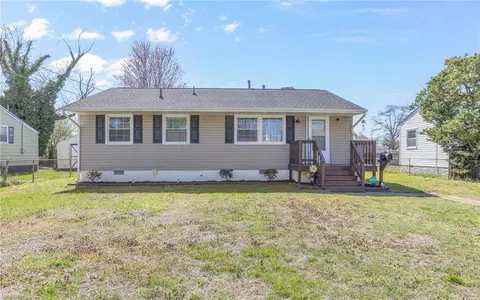 104 Aspenwood Dr, Hampton, VA 23666
