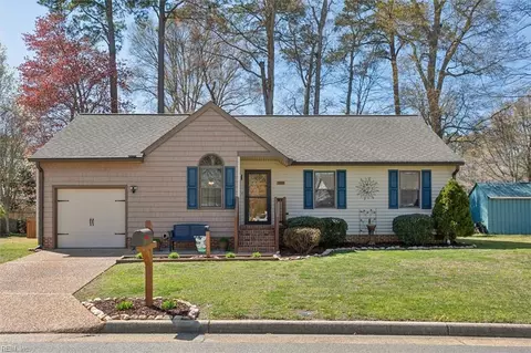 707 Brenda Rd, Newport News, VA 23601