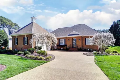 104 Country Club Dr, Williamsburg, VA 23188