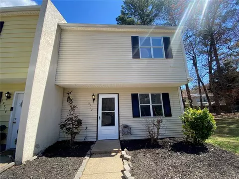 12712 Woodside Ln, Newport News, VA 23602