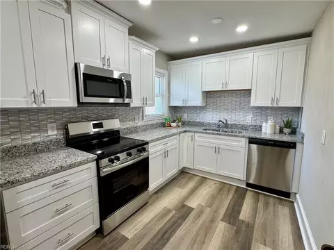 2 Clover St, Hampton, VA 23669