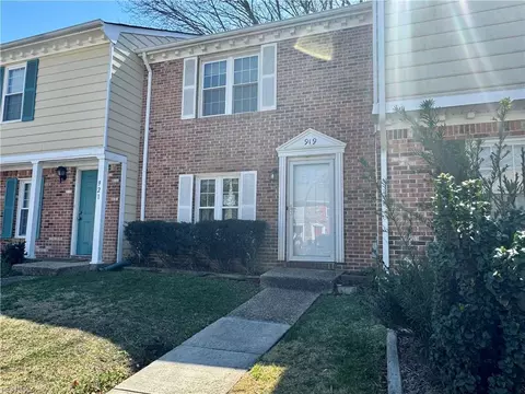 919 Ketch Ct, Chesapeake, VA 23320