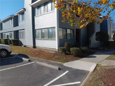 520 Abbot Mews #104, Virginia Beach, VA 23452