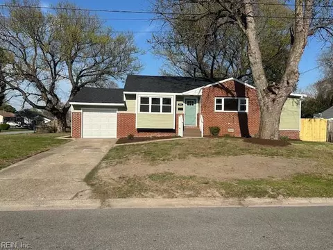 572 Lavender Ln, Virginia Beach, VA 23462